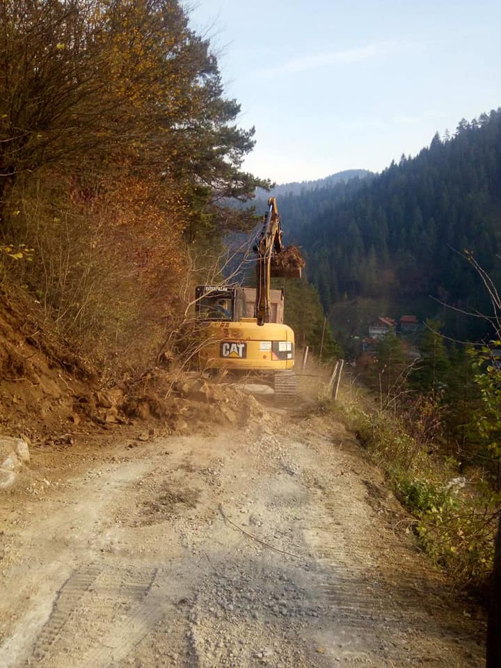 Počeli radovi na sanaciji ceste za Krševac